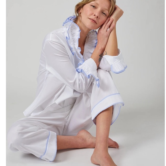 Haute Home Linens St. Moritz pajamas set with blue ice trim boutique Size Lg - Picture 1 of 15
